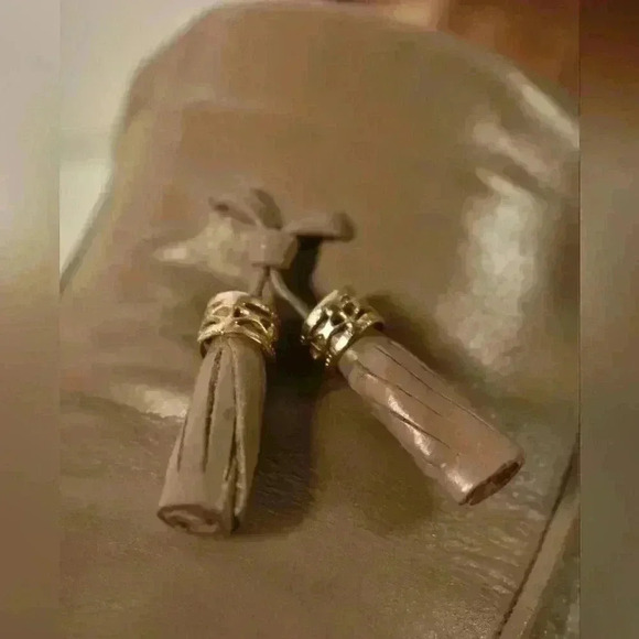 1970S CHRISTIAN DIOR BEIGE  CALFSKIN LEATHER TASSEL ALMOND TOE LOAFERS 9US ITALY - Picture 5 of 12